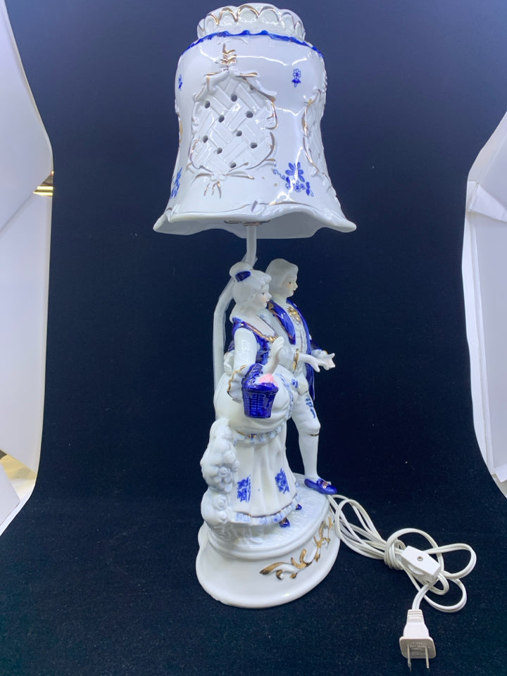 VTG PORCELAIN BLUE AND WHITE MAN AND WOMAN LAMP.