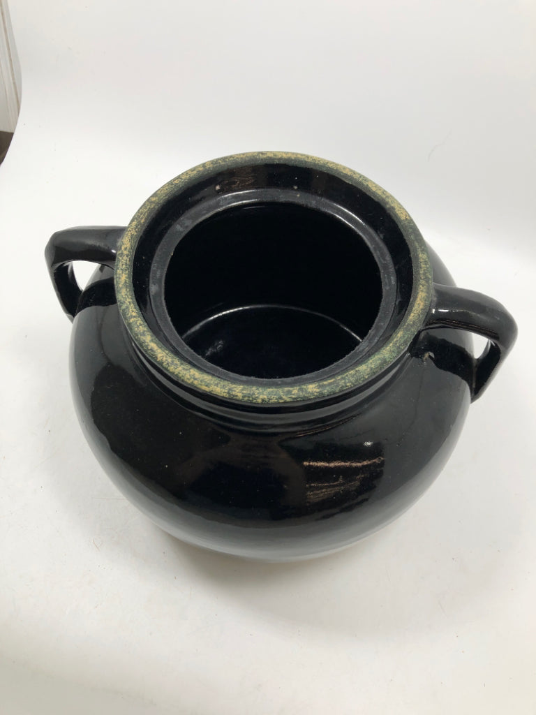 BLACK GLAZED JUG W/HANDLES AND GREEN.