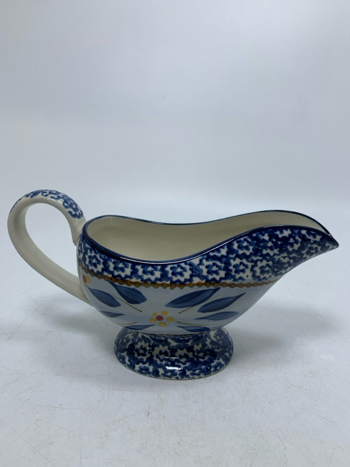 OLD WORLD FOOTED GRAVY BOAT.