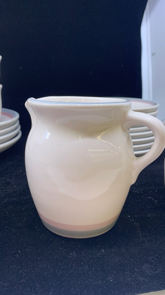 22PC PFALTZGRAFF AURA PINK DINNER SVC FOR 4.