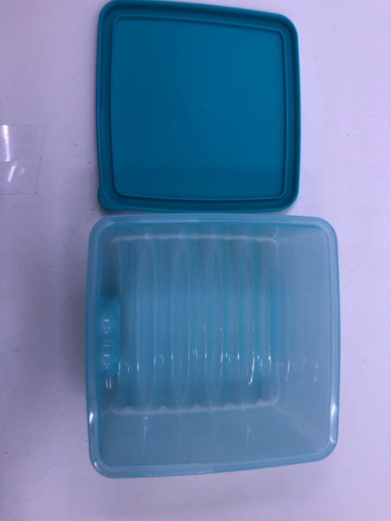 TEAL SQUARE TUPPERWARE STORAGE W/ LID.