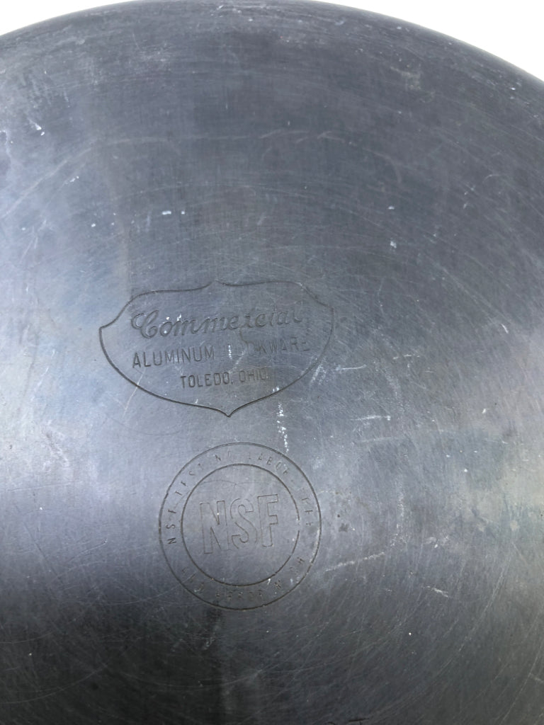 METAL STOCK POT W SILVER LID.