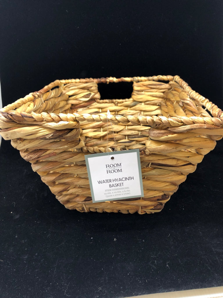 MULTI-TONED WOVEN SQUARE BASKET ROOM 2 ROOM.
