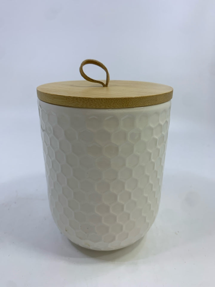 CERAMIC HONEYCOMB JAR W/BAMBOO LID.