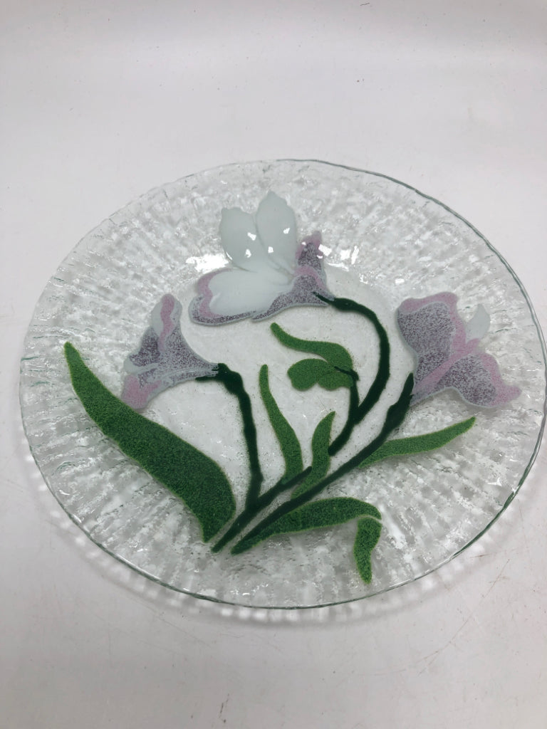 5 ASSORTED FUSED GLASS FLORAL LUNCH PLATES.