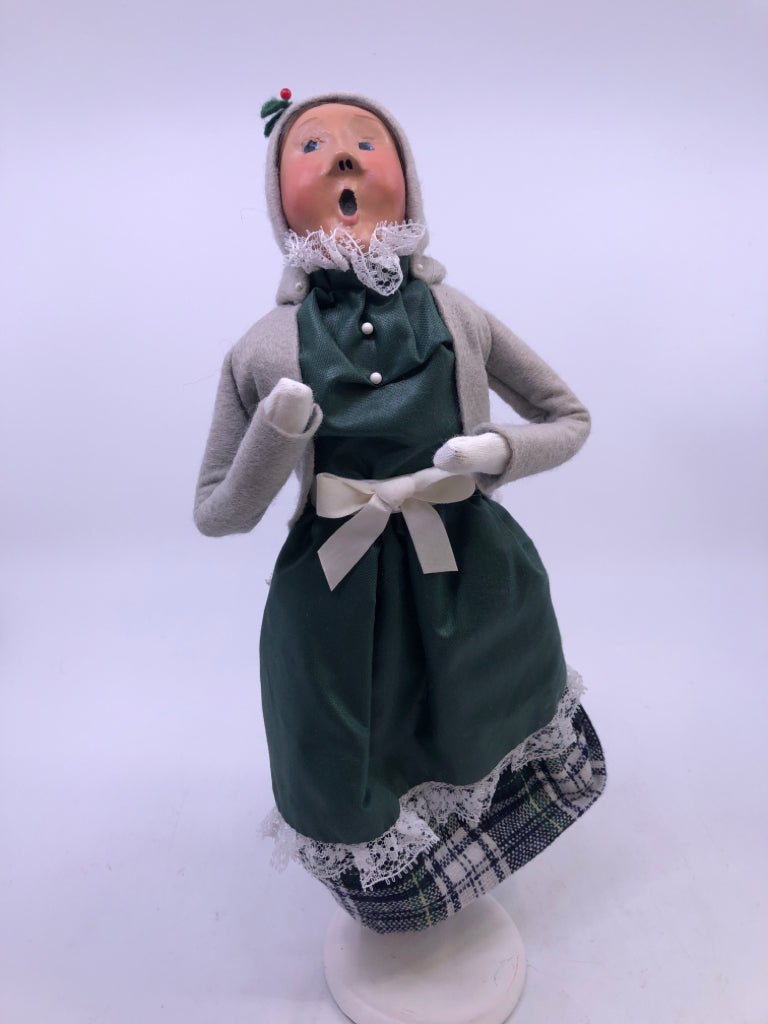 WOMAN CAROLER GREEN DRESS WHITE BOW LACE GRAY COAT "THE SKATERS" 1991 BYERS' CHO