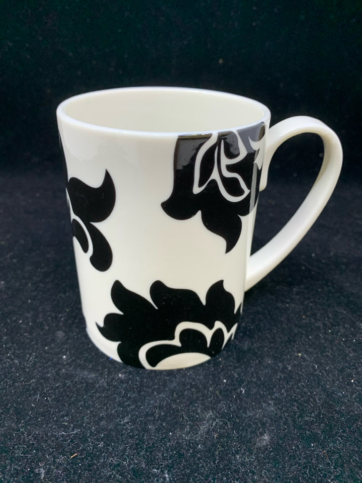 12PC WHITE/BLACK FLOWERS DINNER SVC FOR 4.