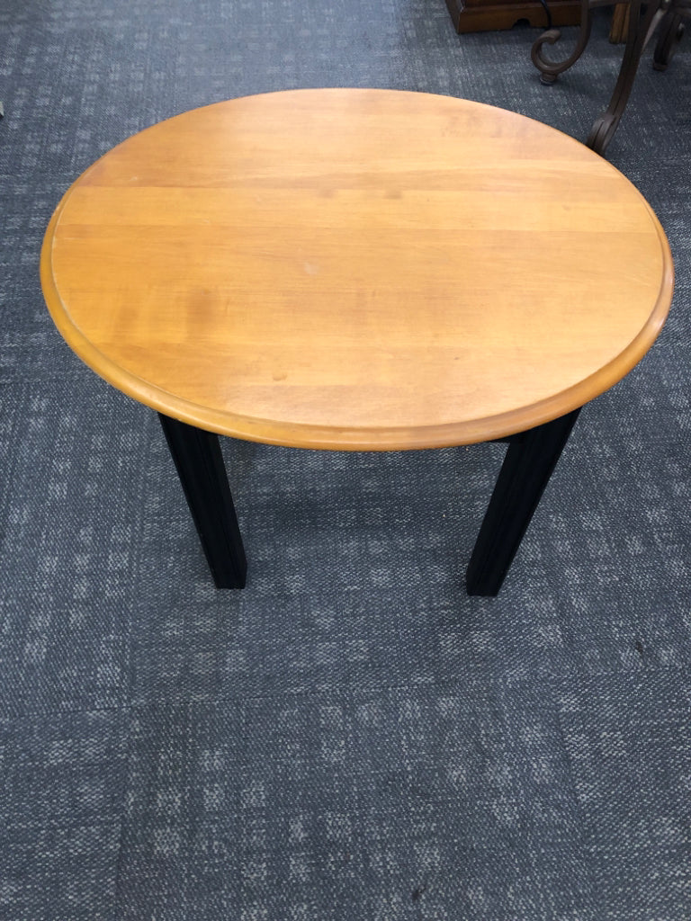2-TONED BLACK & WOOD OVAL SIDE TABLE.