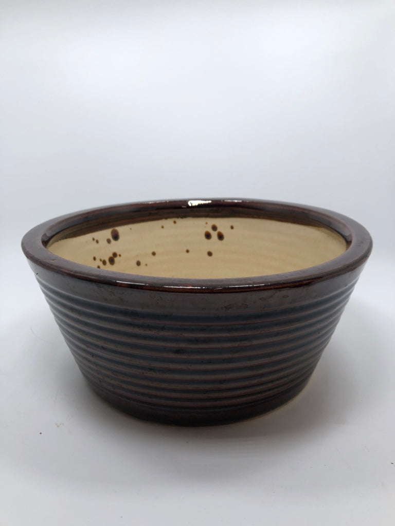 BROWN GLAZE RIBBED PLANTER.
