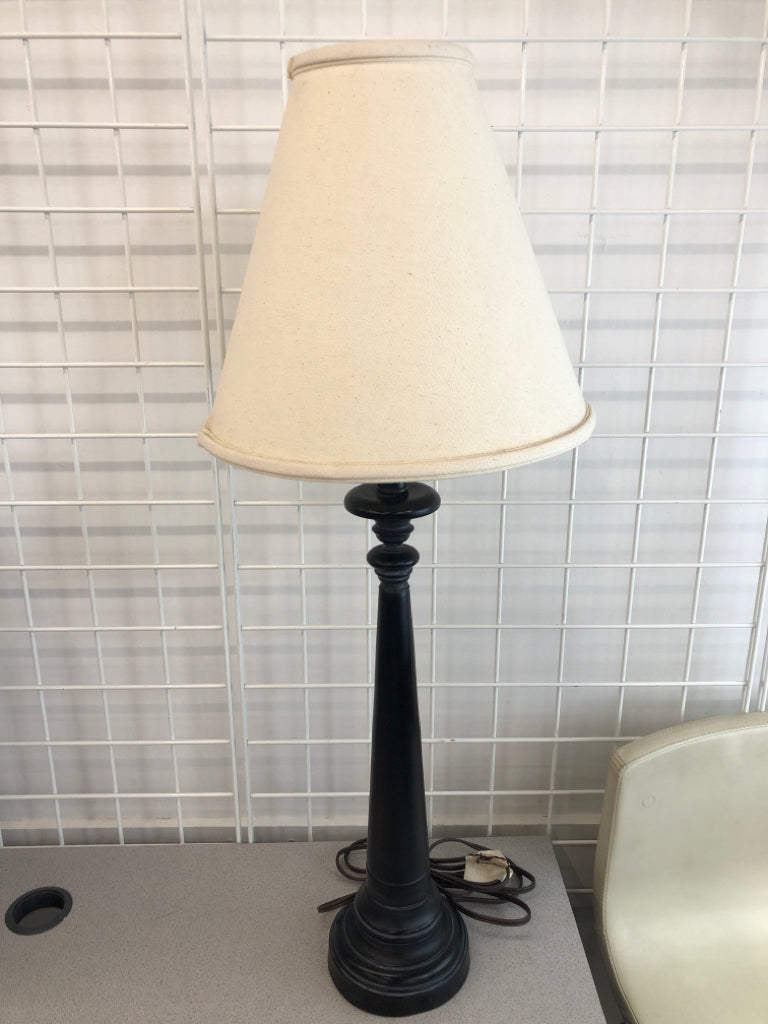 TALL BLACK LAMP W/CREAM FABRIC SHADE.