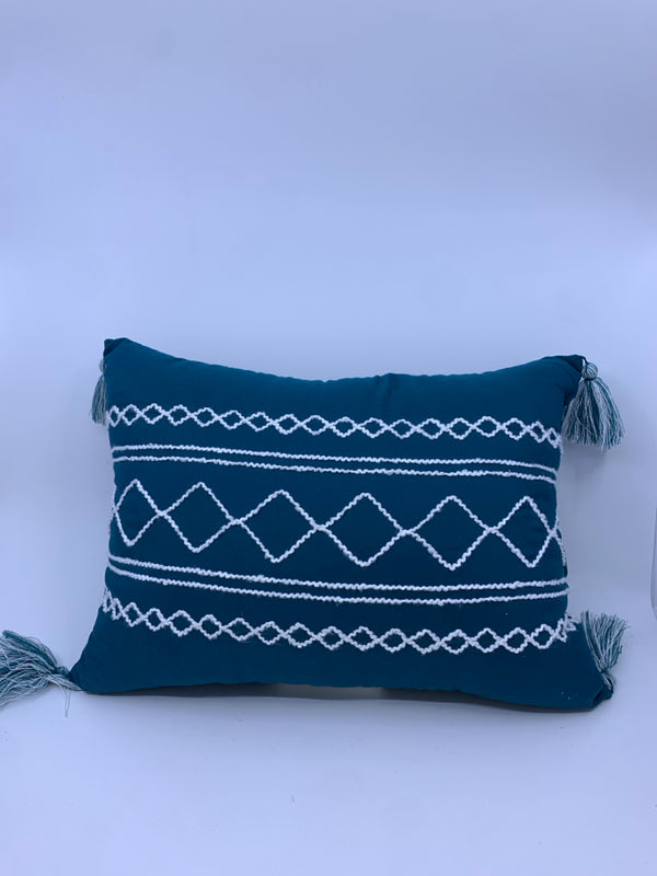 TEAL AND WHITE RECTANGLE TASSEL PILLOW.