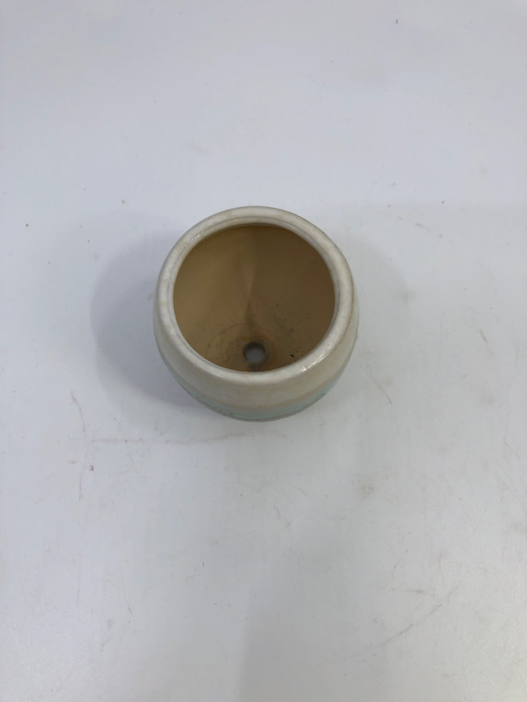 CREAM/TEAL MINI PLANT POT.