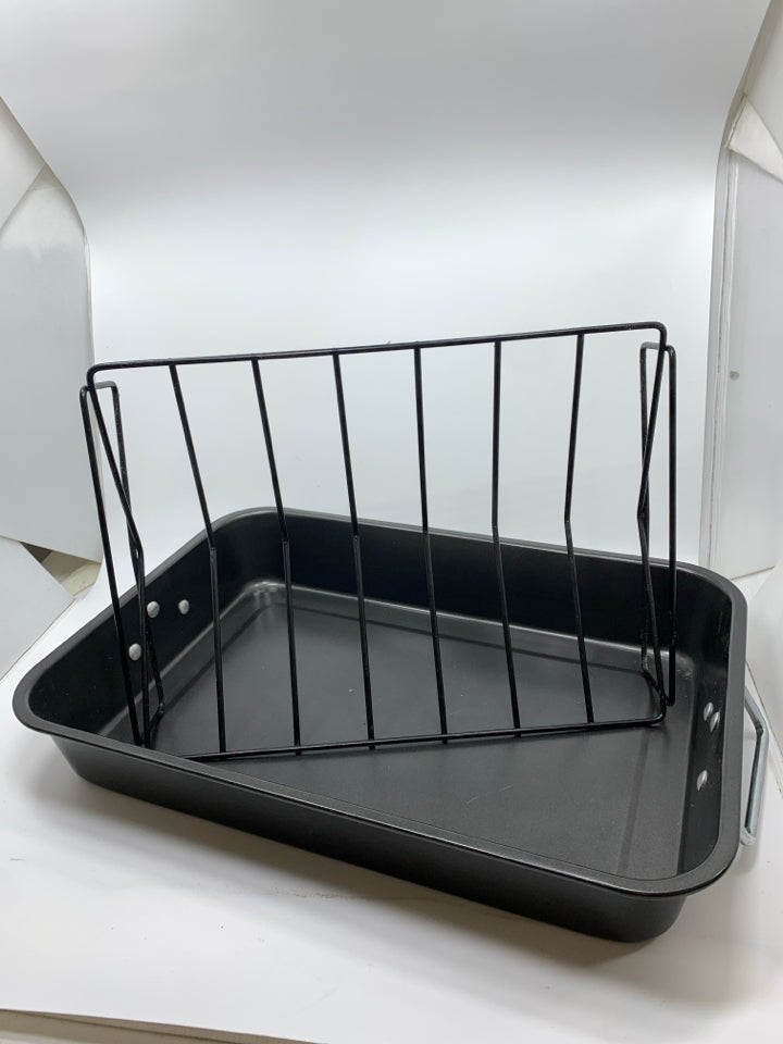 ROASTING PAN W/IRON INSERT.