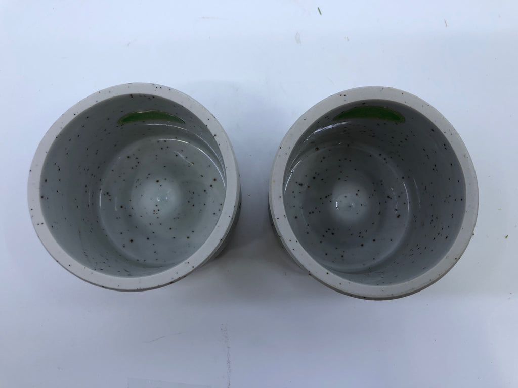 2 WHITE W/ BROWN SPECKLED TAPERED CANDLE HOLDERS W/ SCROLL DESIGN BAND.
