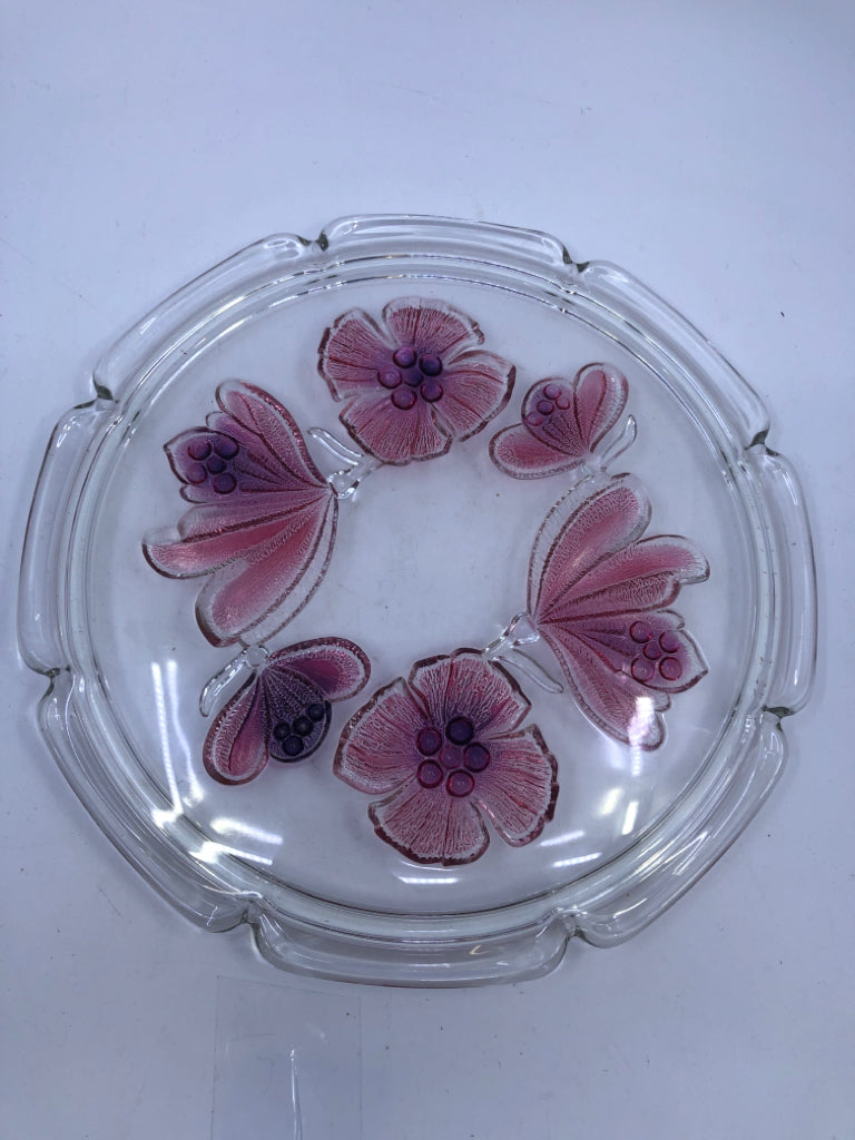 GLASS CAKE PLATE W/ RED+PINK FLOWERS.