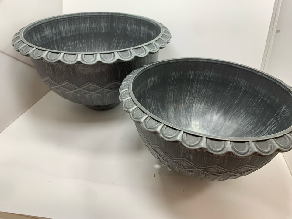 3-TIER URN PLANTER IN BOX.