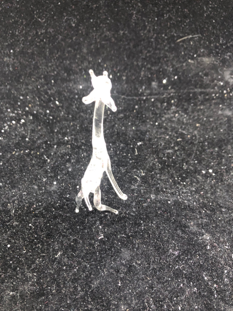 DELICATE GLASS GIRAFFE.