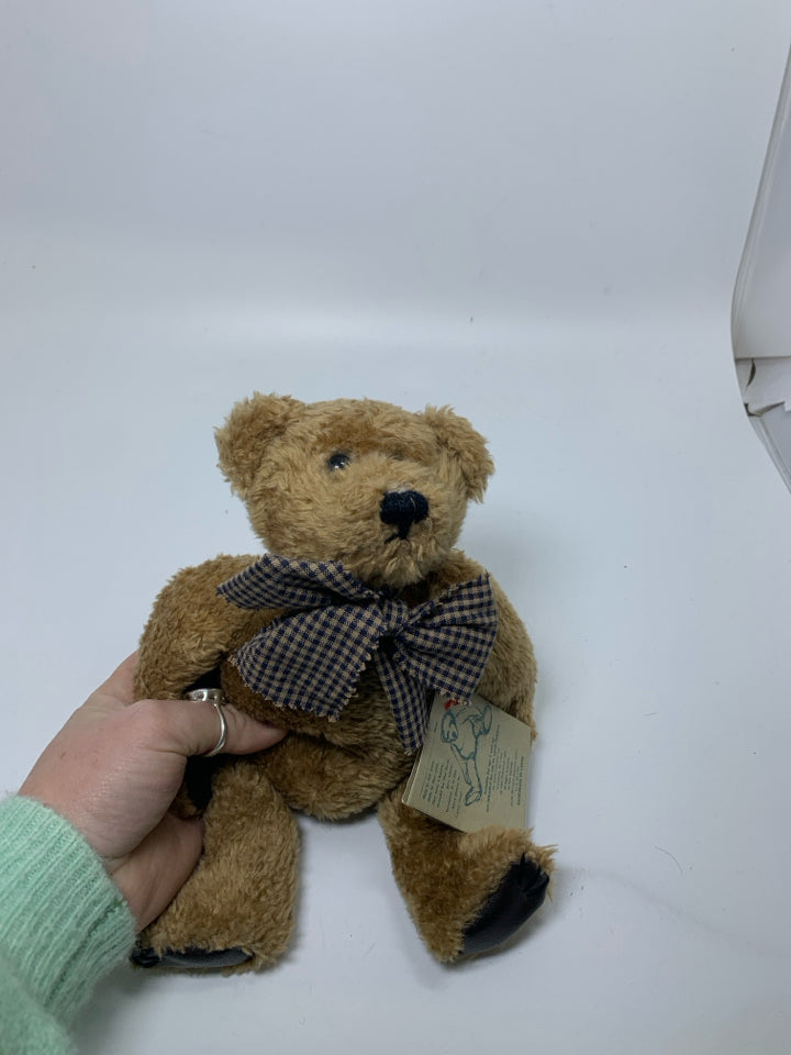 BOYDS BEAR W/ PLAID LARGE BOW.