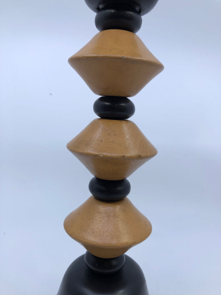 BLACK AND TAN PILAR CANDLE HOLDER.