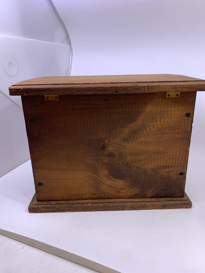DARK WOOD BREAD/ STORAGE BOX W HEART DETAIL.