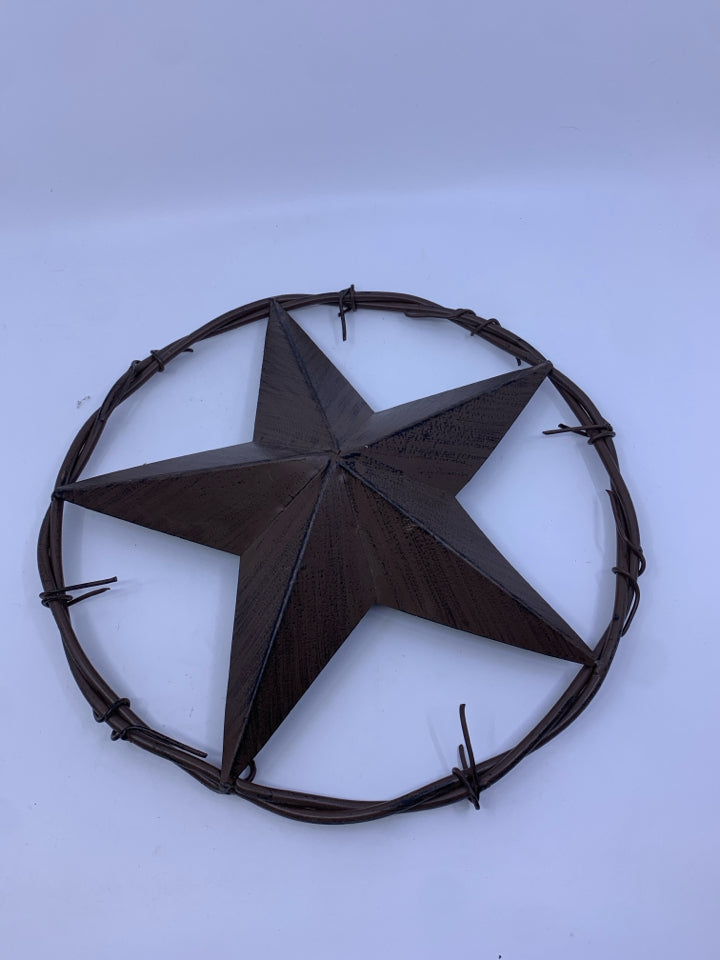 BROWN PRIMITIVE STAR IN CIRCLE WALL ART.