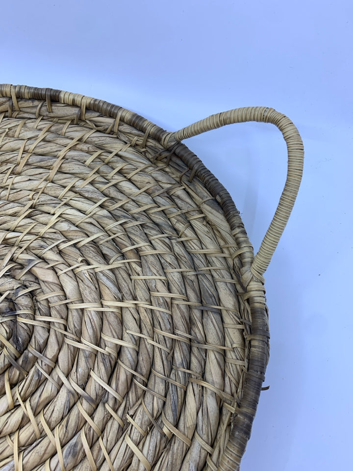 CIRCLE BASKET TRAY W/2 HANDLES.