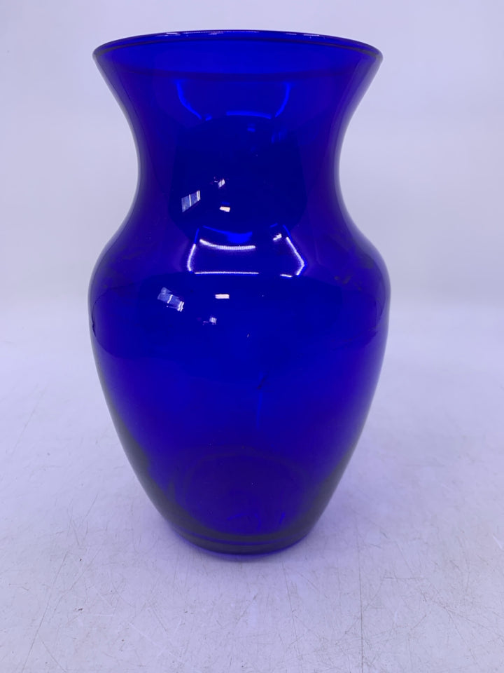 COBALT BLUE GLASS VASE.