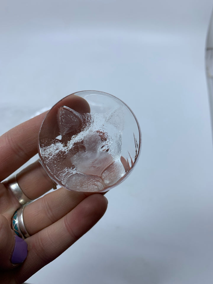 SMALL CRYSTAL CIRCLE W/ ETCHED CAT MATS JONASSON IN BAG.