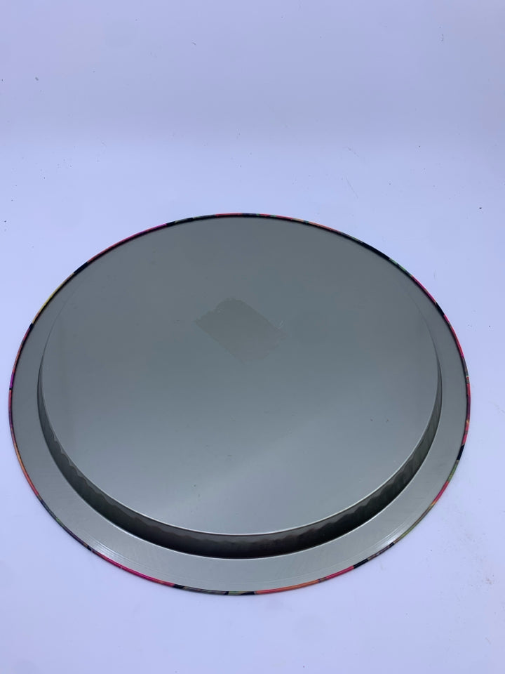 ROUND FRUIT METAL TRAY.
