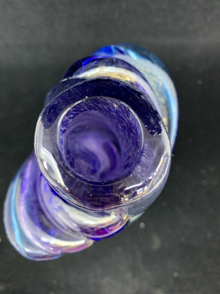 BLUE BLOWN GLASS SWIRL BUD VASE.