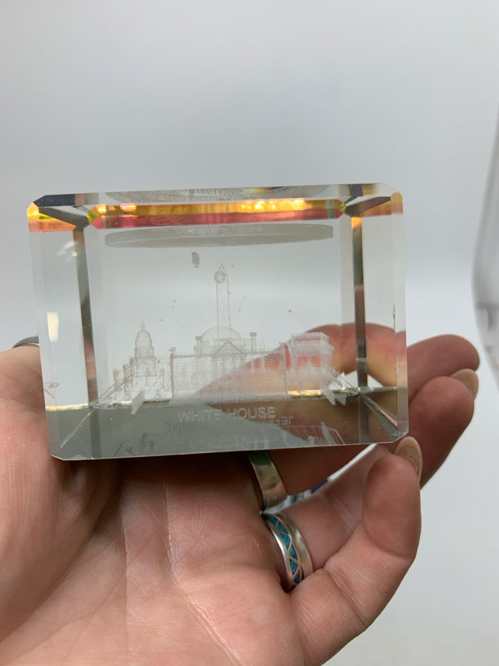 IN BOX WASHINGTON DC MONUMENTS 3D LASER ETCHED HOLOGRAPHIC CRYSTAL PAPERWEIGHT.