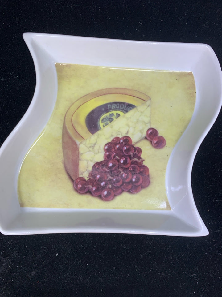 5PC CHEESE PATTERN SERVING SET.