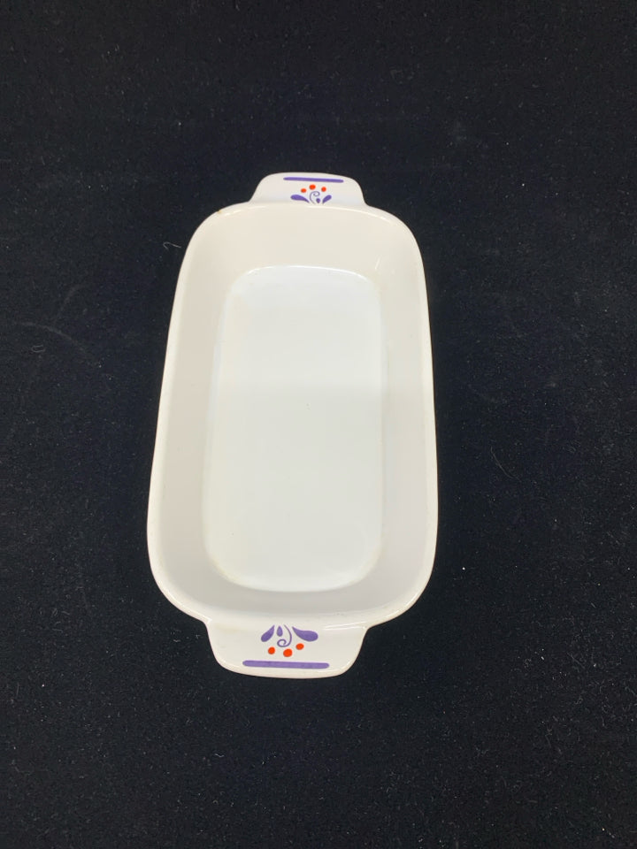 OVAL BAKER W/BLUE AND RED DETAILS.