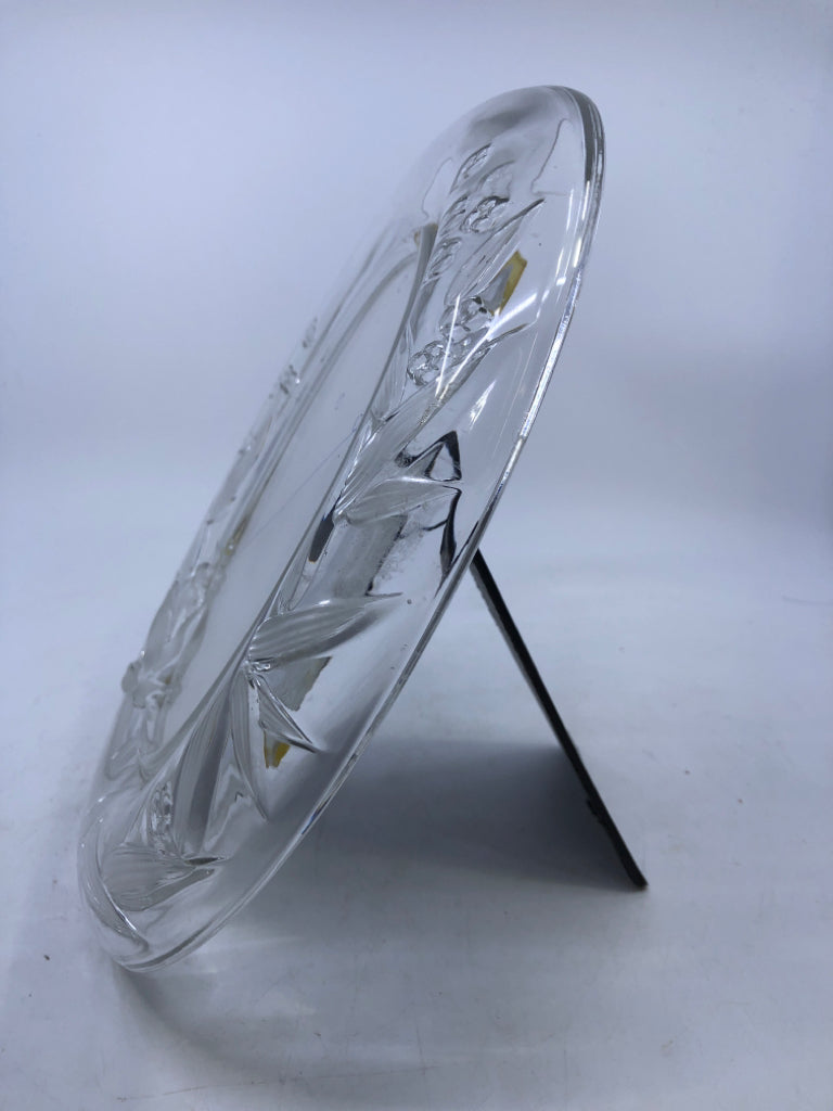 MIKASA CLEAR GLASS FRAME W/ETCHED FLOWERS.