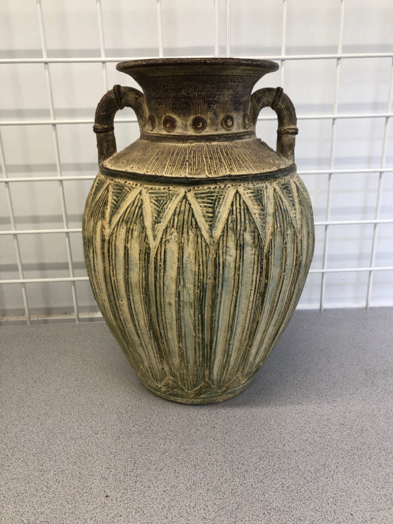 CERAMIC AMPHRA-STYLE RUSTIC VASE.