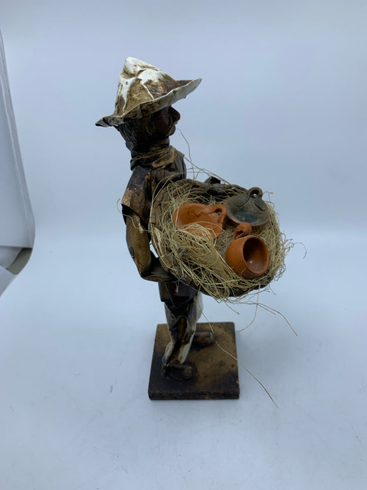 MEXICAN FOLK ART PAPER MACHE FIGURES.