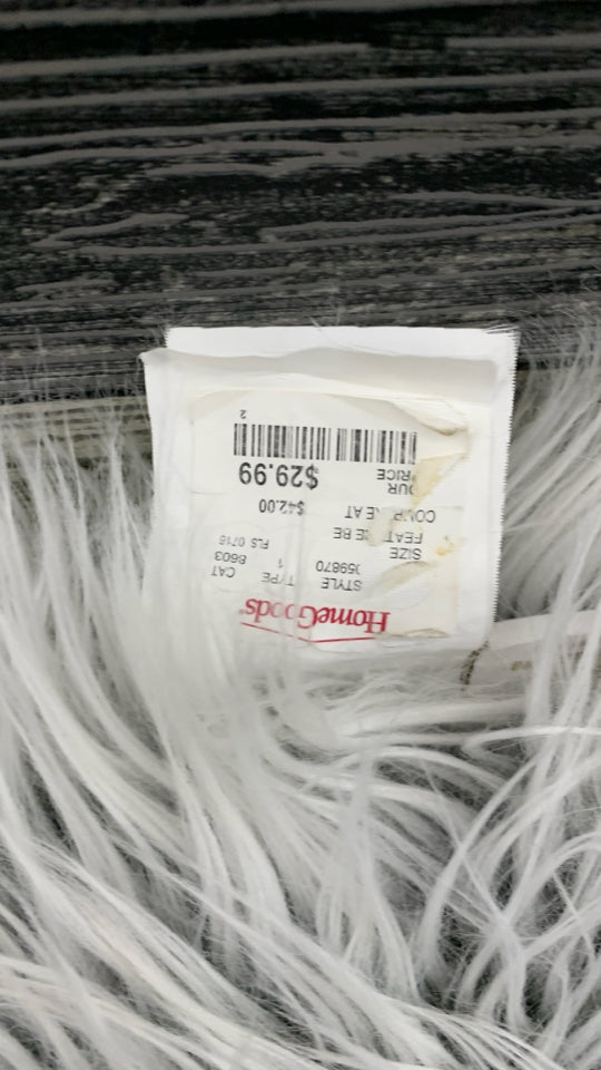 GRAY/CREAM FURRY ACCENT PILLOW.