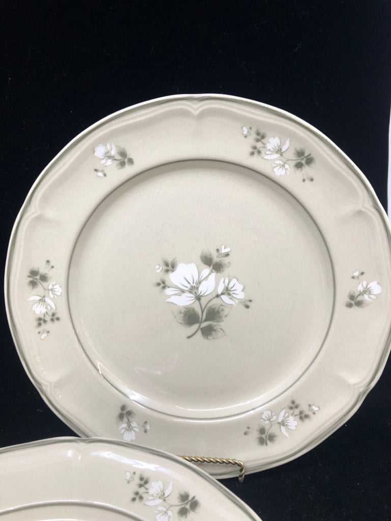 4 GREY W/ WHITE FLORAL DINNER PLATES.