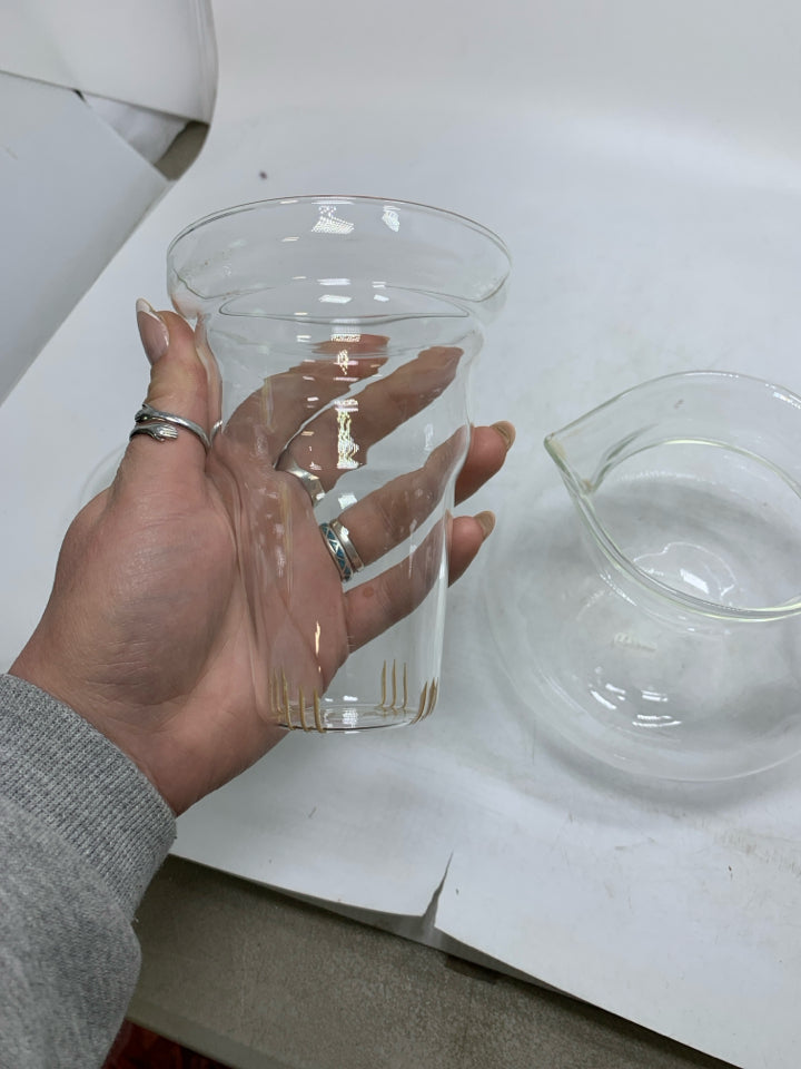 CLEAR GLASS INFUSER TEAPOT.