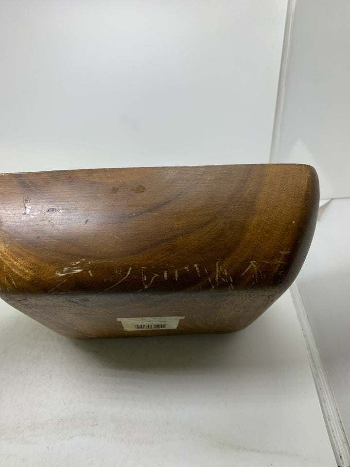 LARGE WOOD SQUARE BOWL.