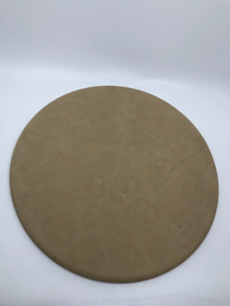STONEWARE PIZZA STONE.