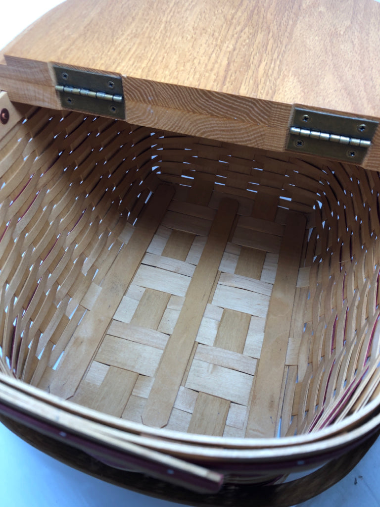2000 LARGE RED/TAN WOVEN BASKET W/WOOD HANDLE/LID.