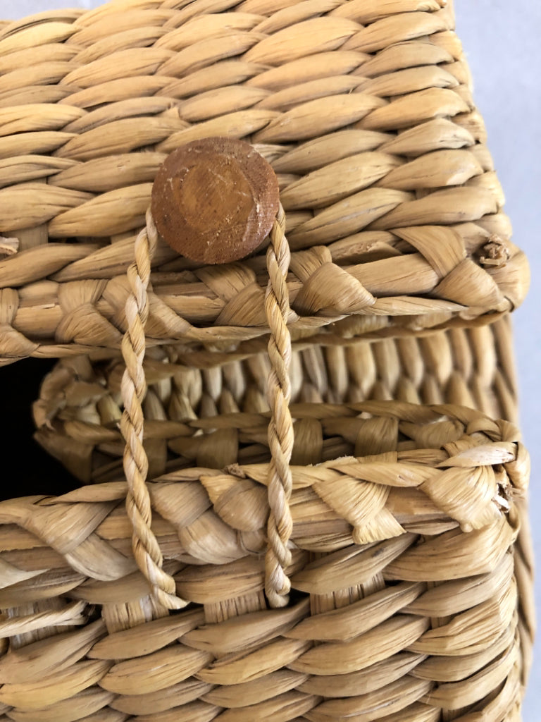 TIGHT WOVEN WICKER BASKET BAG.