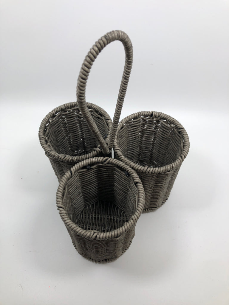 GRAY WOVEN RATTAN 3 COMPARTMENT CADDY.