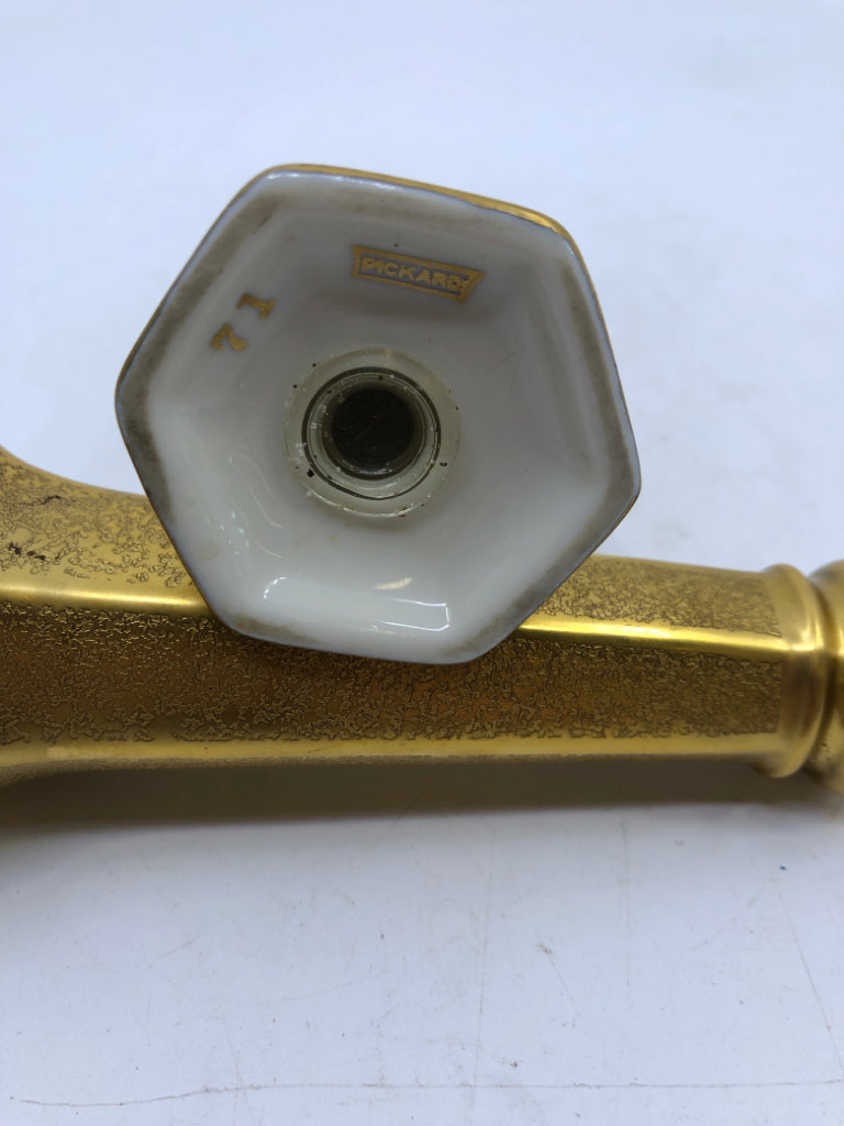 VTG SKINNY GOLD SALT AND PEPPER SHAKERS.