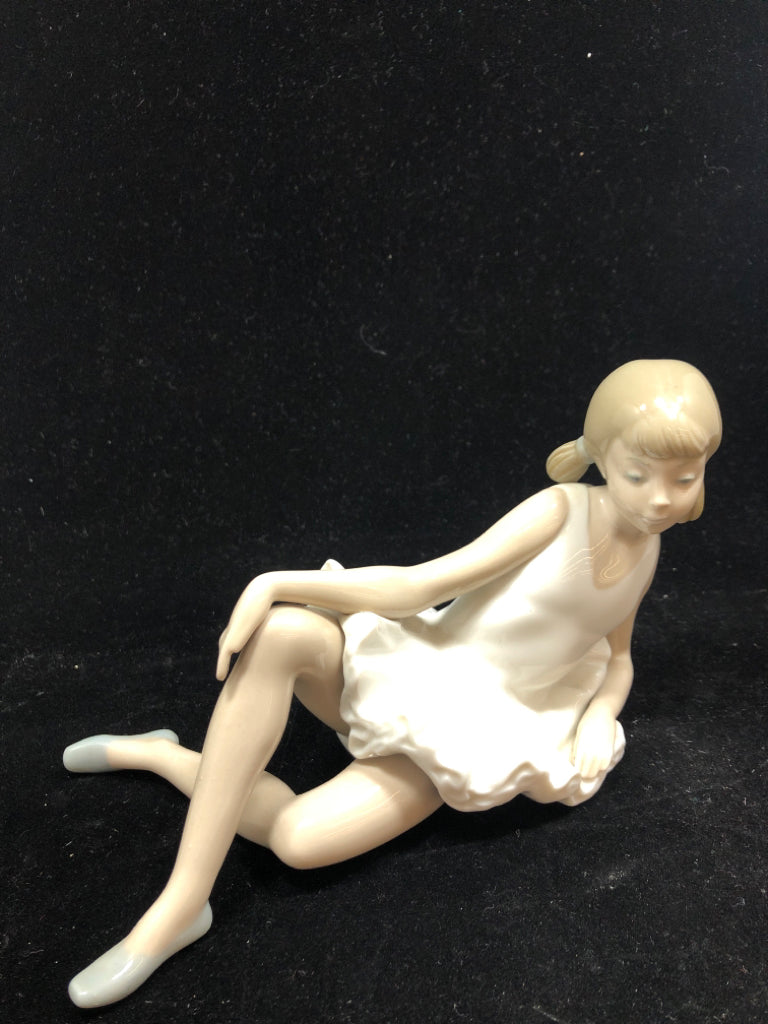VTG PORCELAIN GIRL BALLERINA FIGURE.