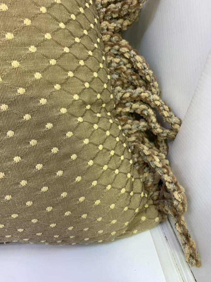 BEIGE POLKA-DOT PILLOW W/TASSELS.