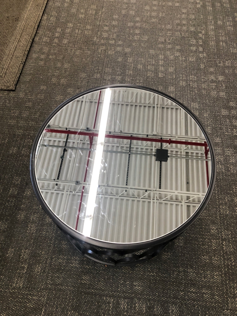 SCALLOP METAL END TABLE W/MIRRORED TOP.
