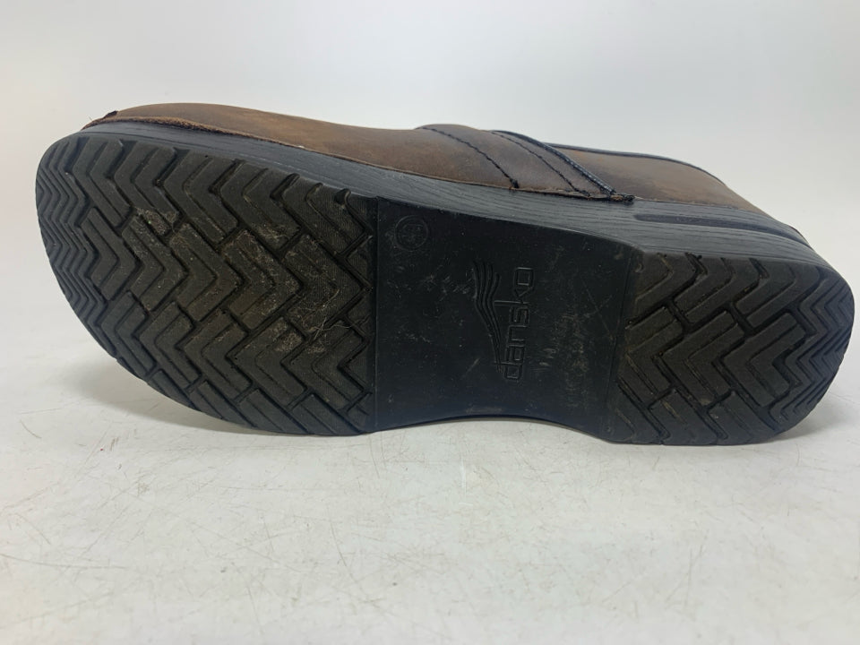 Dansko L Shoe Size 9-10 Ladies Shoes