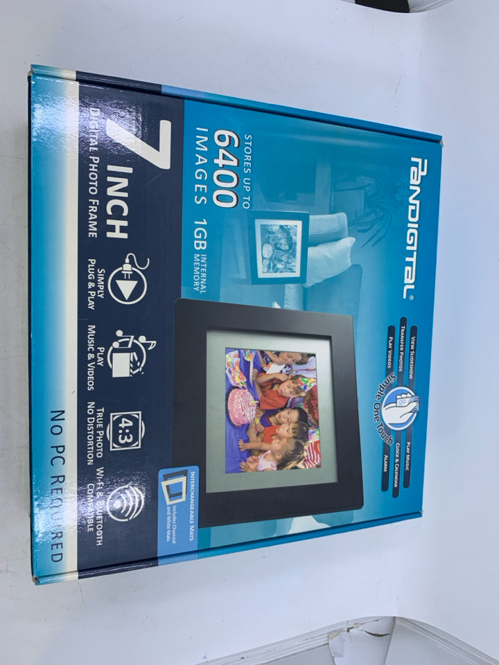 NIB PANDIGITAL DIGITAL PHOTO FRAME.